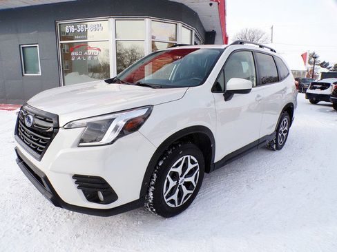 Used 2023 Subaru Forester Premium image 6