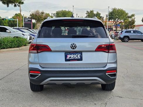 Used 2023 Volkswagen Taos SE w/ Panoramic Sunroof Package FWD image 6
