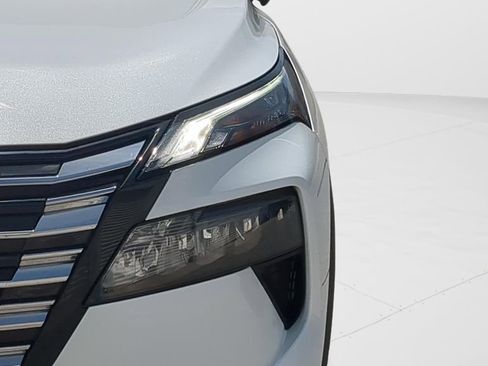 Certified 2025 Nissan Rogue SV FWD image 25