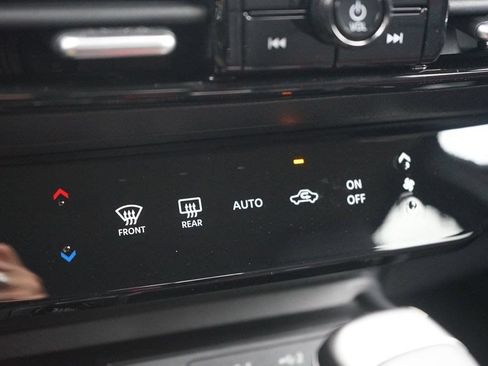 Used 2025 Nissan Kicks SR AWD/4WD image 19