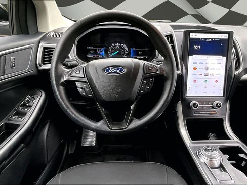 Certified 2022 Ford Edge SE w/ Black Appearance Package AWD/4WD image 5