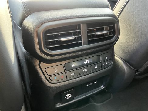 Used 2025 Honda Pilot Elite image 37