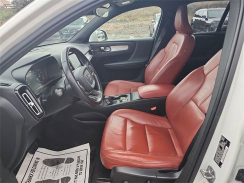 Used 2019 Volvo XC40 T5 Momentum image 19