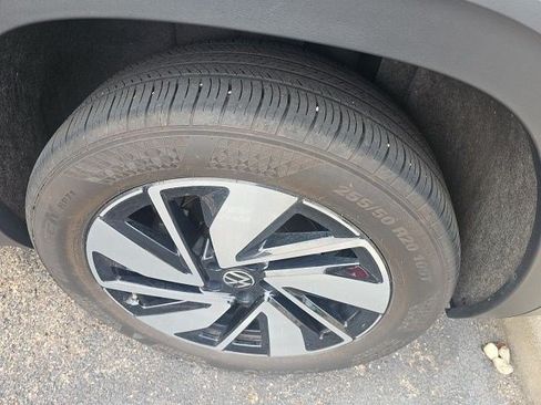 Used 2024 Volkswagen Atlas SEL AWD/4WD image 10