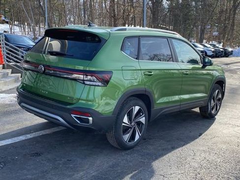 New 2026 Volkswagen Taos SE image 5