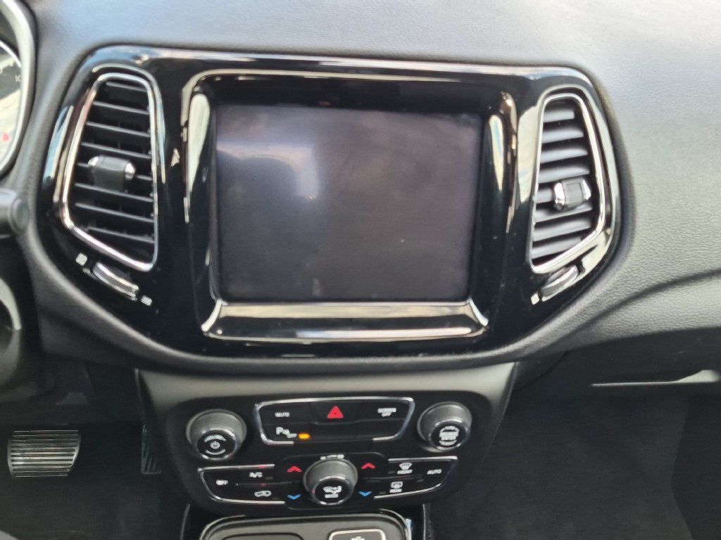 Used 2018 Jeep Compass Limited w/ Navigation Group AWD/4WD image 18