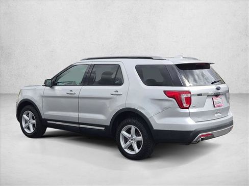 Used 2016 Ford Explorer XLT AWD/4WD image 8