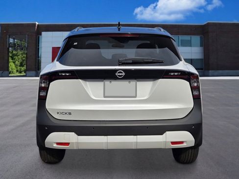 New 2026 Nissan Kicks SV w/ SV Premium Package FWD image 4