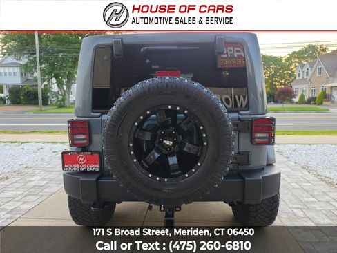Used 2014 Jeep Wrangler Unlimited Sahara w/ Max Tow Package AWD/4WD image 5