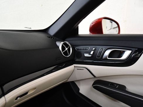 Used 2019 Mercedes-Benz SL 550 image 20