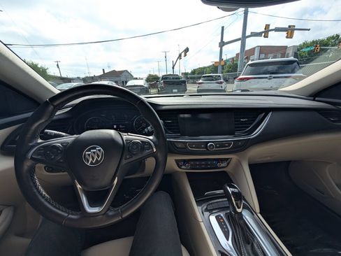 Used 2019 Buick Regal Essence w/ Driver Confidence Package I FWD image 21
