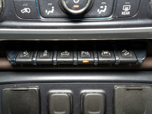 Used 2018 GMC Sierra 1500 SLT image 26