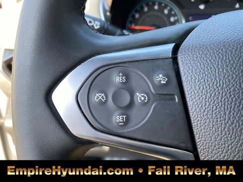 Used 2023 Chevrolet Traverse LT image 13