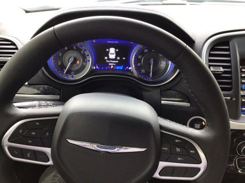 Used 2023 Chrysler 300 Touring L w/ Comfort Group image 8