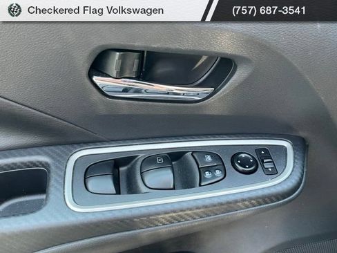 Used 2024 Nissan Versa SR FWD image 13
