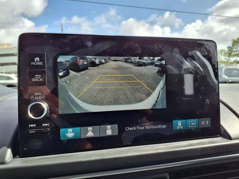 Certified 2025 Honda Pilot Touring image 5