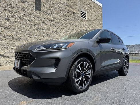 Used 2021 Ford Escape SE w/ SE Sport Appearance Package AWD/4WD image 6