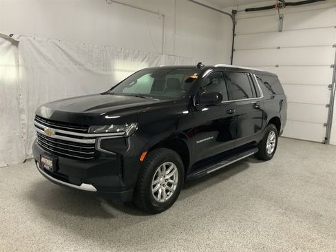 Used 2024 Chevrolet Suburban LT AWD/4WD image 3
