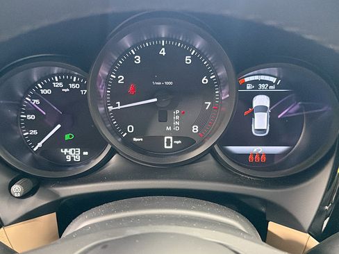 Certified 2025 Porsche Macan image 40