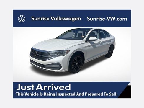 Used 2024 Volkswagen Jetta SE w/ Panoramic Sunroof Package FWD image 1