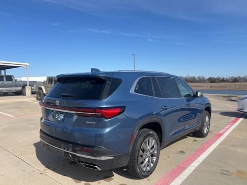 Used 2025 Buick Enclave Preferred image 4