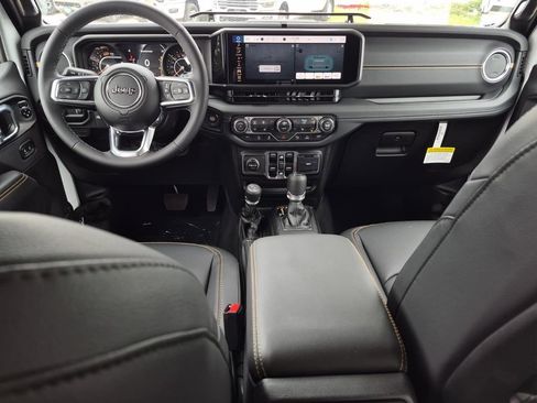 New 2026 Jeep Wrangler Unlimited Sahara AWD/4WD image 15