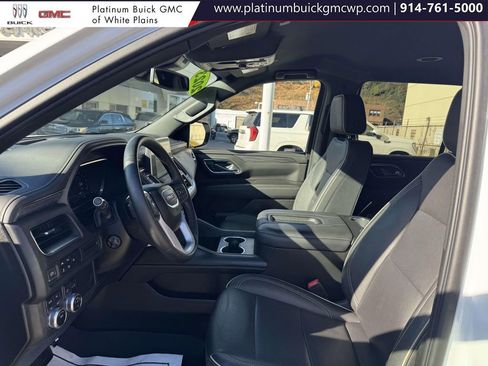Used 2023 GMC Yukon SLT w/ SLT Luxury Package image 18