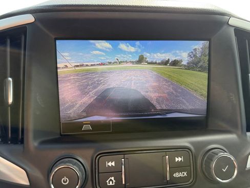 Used 2024 GMC Terrain SLT AWD/4WD image 18