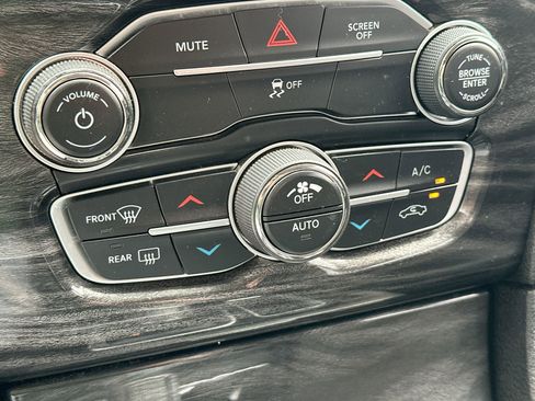 Used 2022 Chrysler 300 Touring w/ Sport Appearance Package RWD image 18