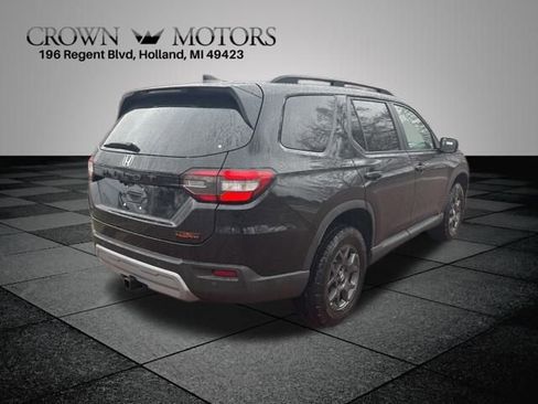 New 2025 Honda Pilot TrailSport image 9