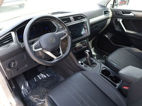 Used 2023 Volkswagen Tiguan SE FWD image 12