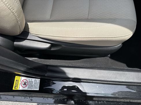 Used 2014 Toyota Corolla LE FWD image 44