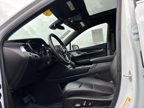 Used 2025 Cadillac XT5 Premium Luxury image 10