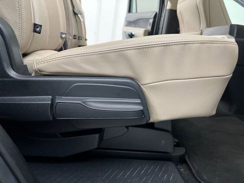 Used 2024 Ford Expedition Limited image 19