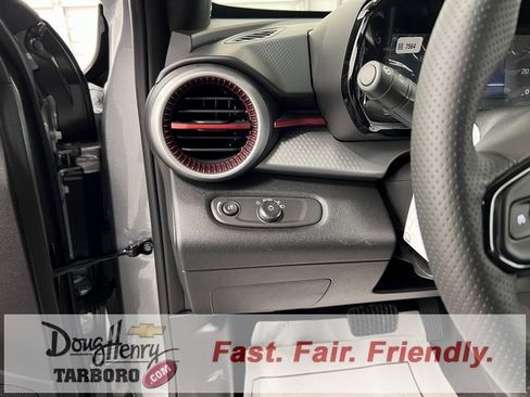 New 2026 Chevrolet Trax RS w/ Sunroof Package image 28