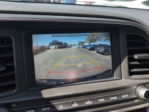 Used 2020 Hyundai Elantra SEL image 17