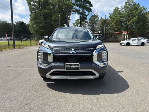 Used 2024 Mitsubishi Outlander SE AWD/4WD image 3