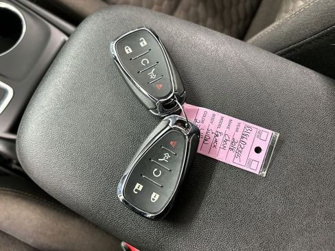 Used 2018 Chevrolet Equinox LT w/ Sun & Infotainment Package image 12