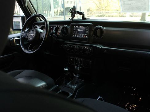 Used 2022 Jeep Gladiator Sport image 21