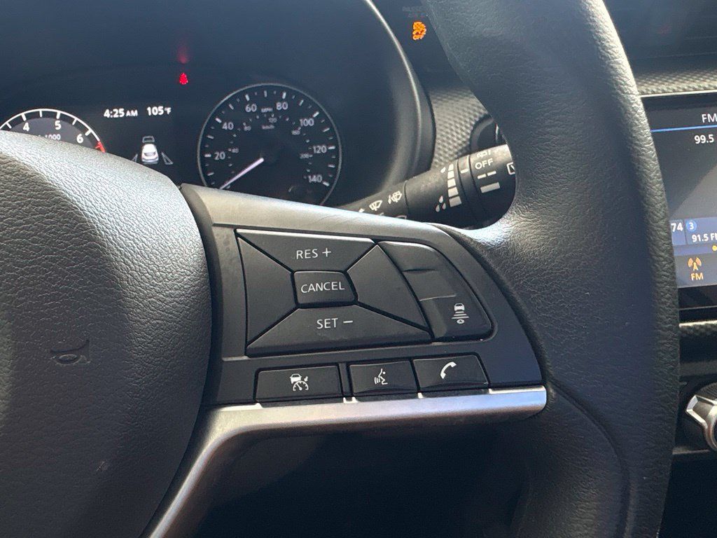 Used 2023 Nissan Kicks SV FWD image 5