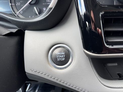 Used 2021 Toyota Highlander XLE AWD/4WD image 19