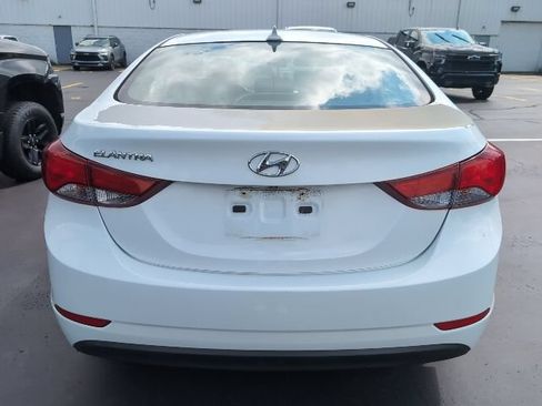 Used 2016 Hyundai Elantra SE w/ Option Group 02 FWD image 2