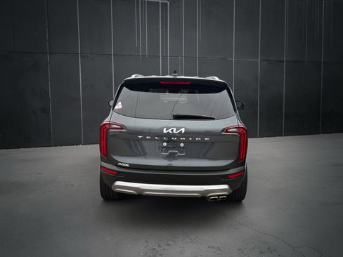 Used 2022 Kia Telluride EX w/ EX Premium Package image 2