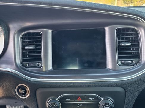 Used 2017 Dodge Charger SXT w/ Blacktop Package RWD image 19