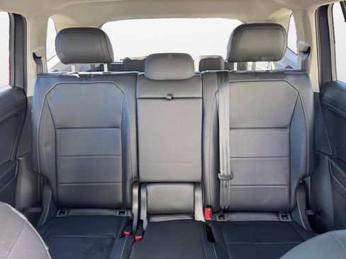 Used 2021 Volkswagen Tiguan SE image 15