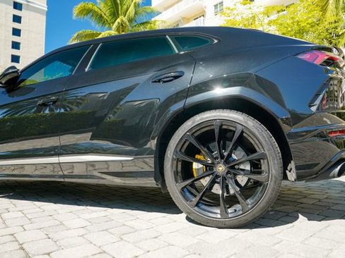 Used 2022 Lamborghini Urus image 18