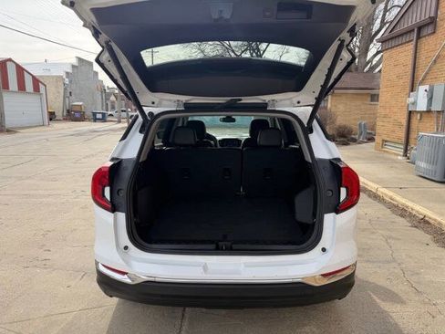 Used 2024 GMC Terrain SLT image 14