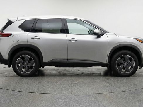 Used 2025 Nissan Rogue SV AWD/4WD image 11