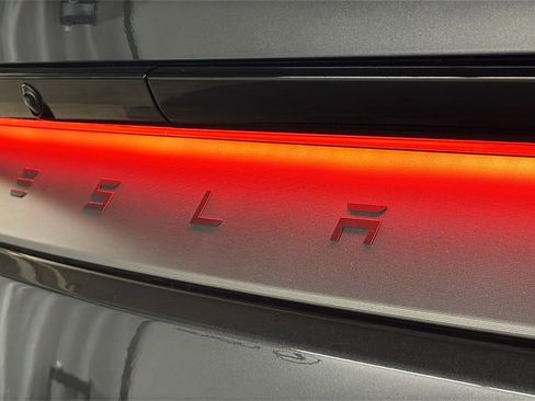 Used 2026 Tesla Model Y 2WD image 9