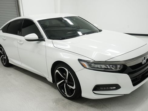 Used 2020 Honda Accord Sport image 3